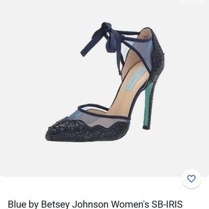 ISO! Size 6 iris Betsy Johnson in navy